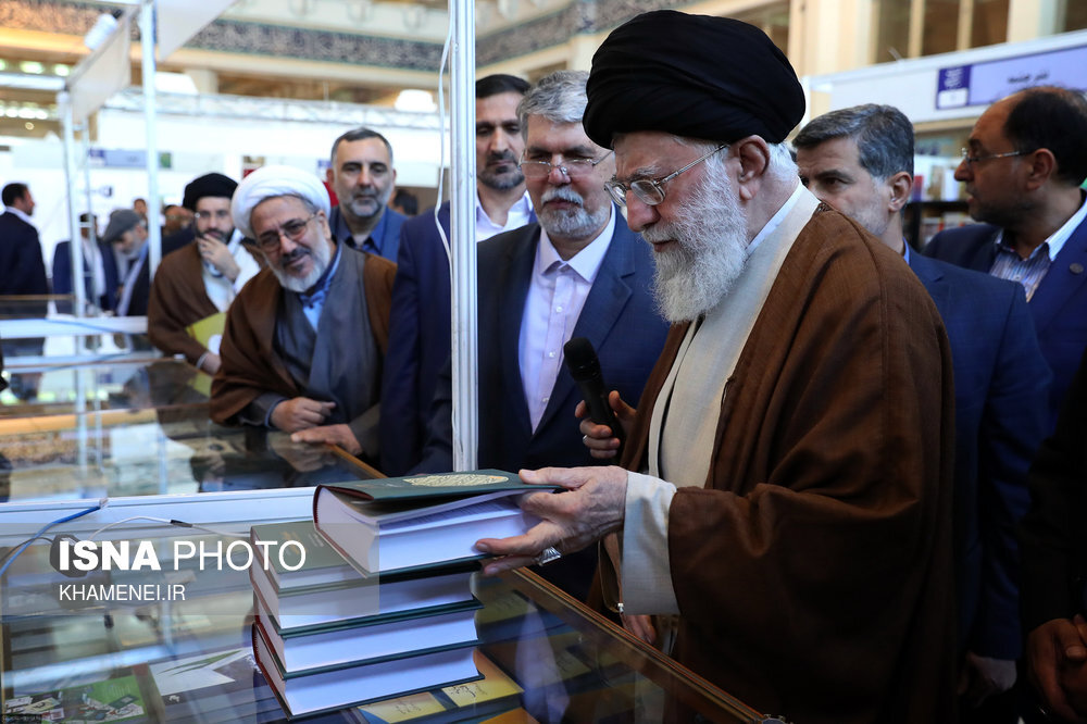 نگاهی به آثار ادبی مورد علاقه رهبر شهید انقلاب