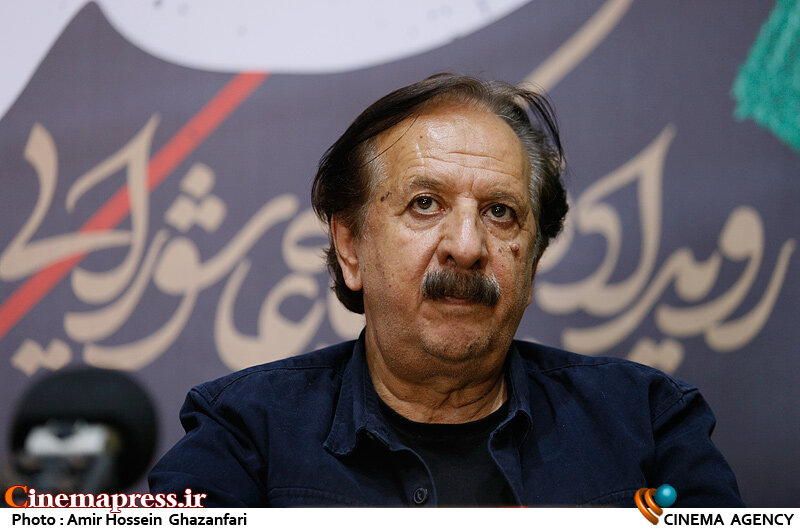 بازدید مجید مجیدی از رویداد «مشق ناتمام» در گرامیداشت شهدای دانش‌آموز