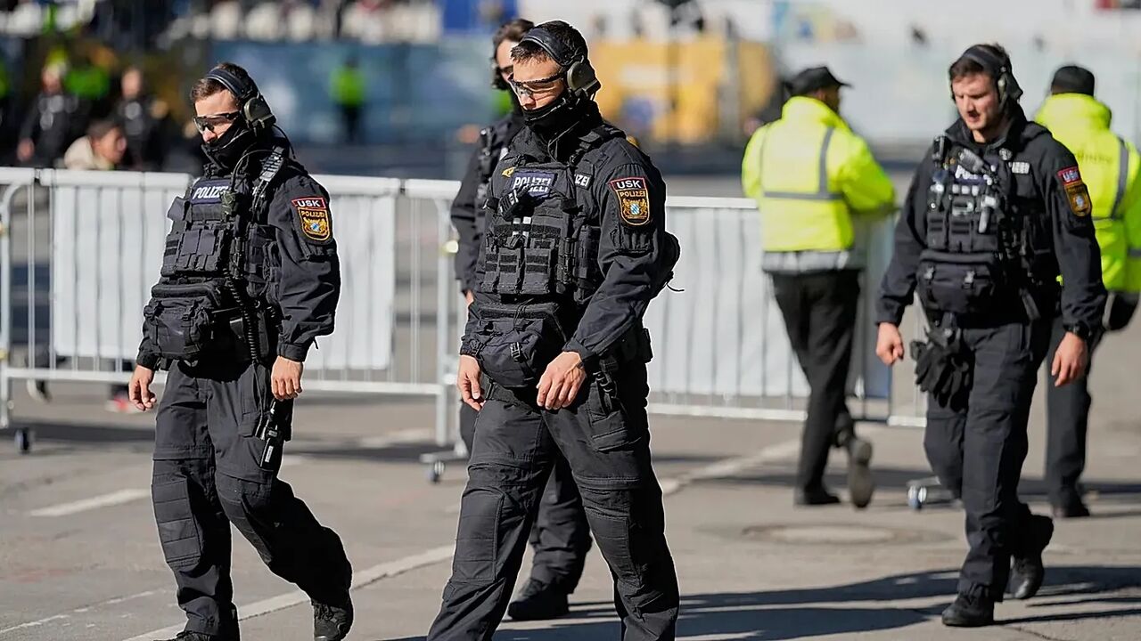 برخورد یک دستگاه خودرو با تجمع‌کنندگان در برلین
