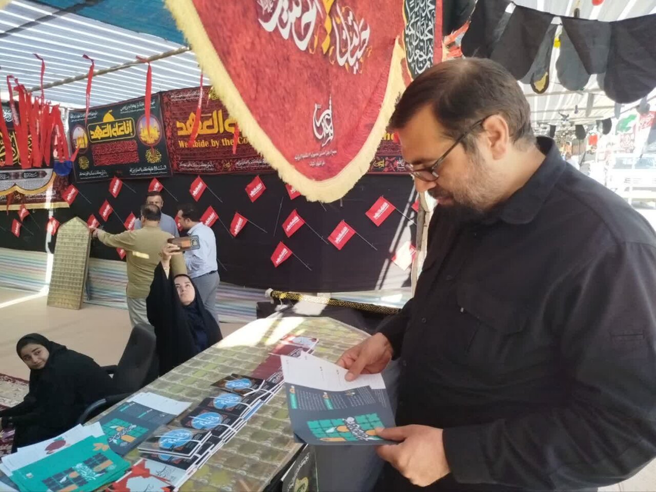 خدمات‌رسانی هنری به زائران اربعین در مرز باشماق