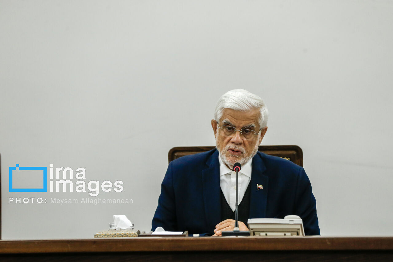 عارف: اهل جنگ نیستیم اما در دفاع از کشور مقتدرانه عمل میکنیم