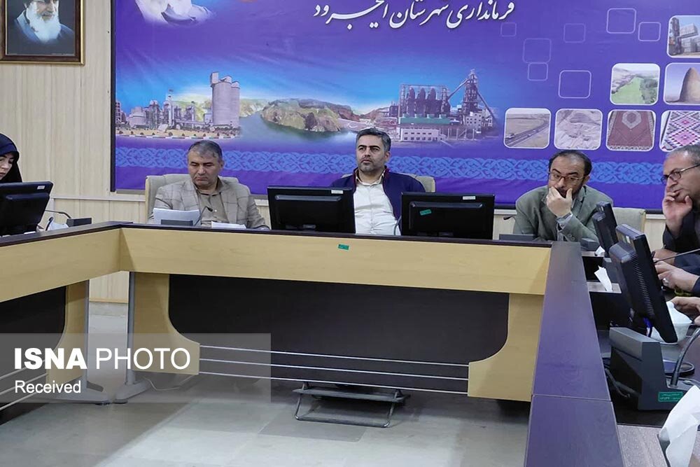 شتاببخشی به پروژههای عمرانی و زیرساختی در شهر زرینآباد