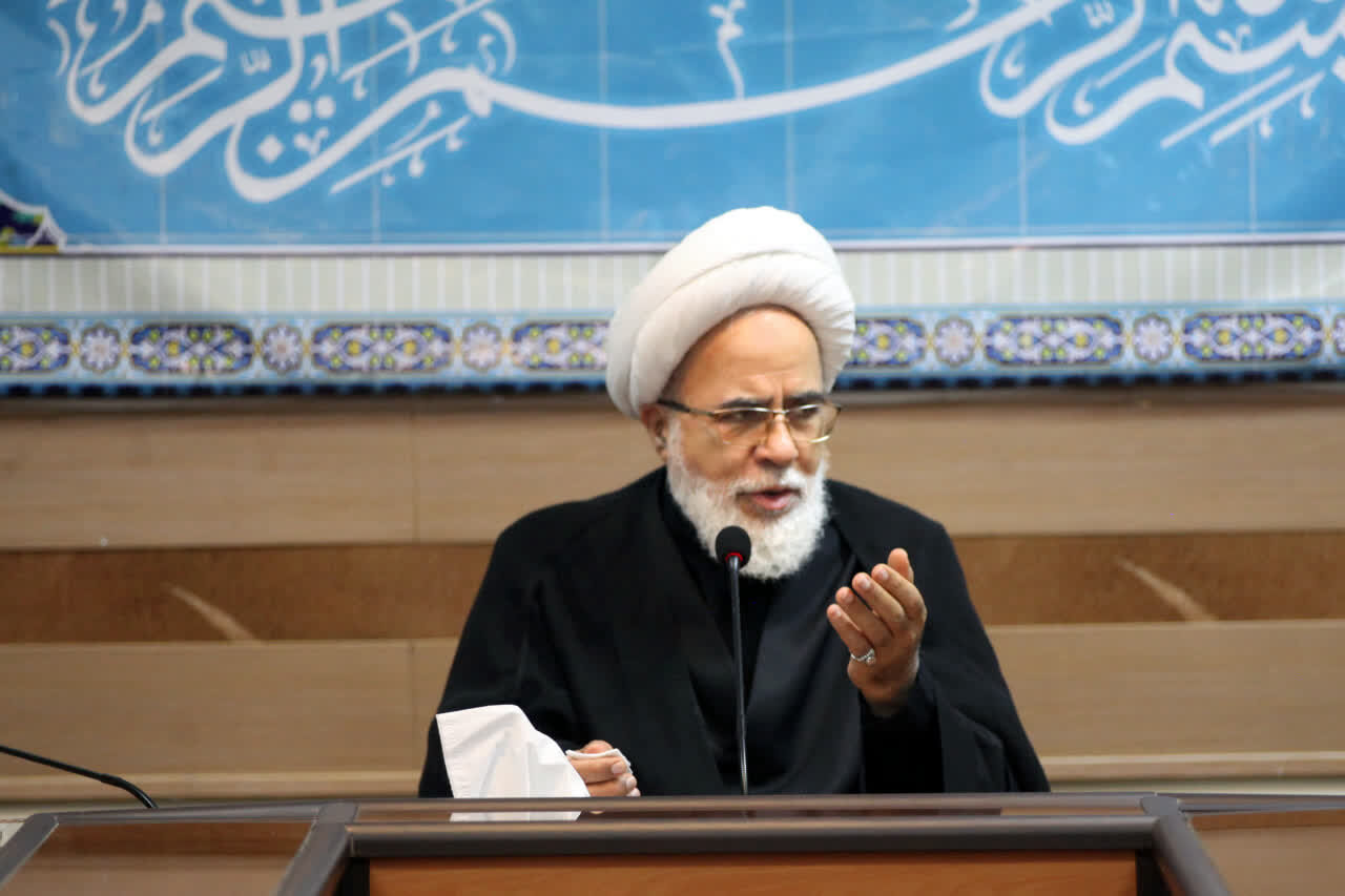 امام جمعه کرمانشاه: پیروزی بر دو ابرقدرت نظامی معجزه الهی است