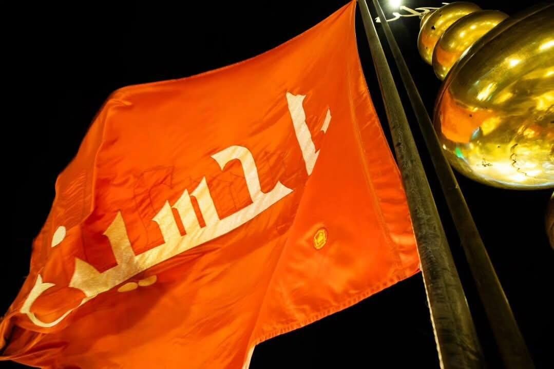 برافراشته شدن پرچم سرخ «لبیک یا حسین» در پایانه مرزی مهران