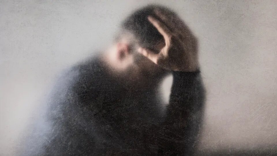 چرا افسردگی در مردان اغلب ناشناخته باقی می‌ماند؟