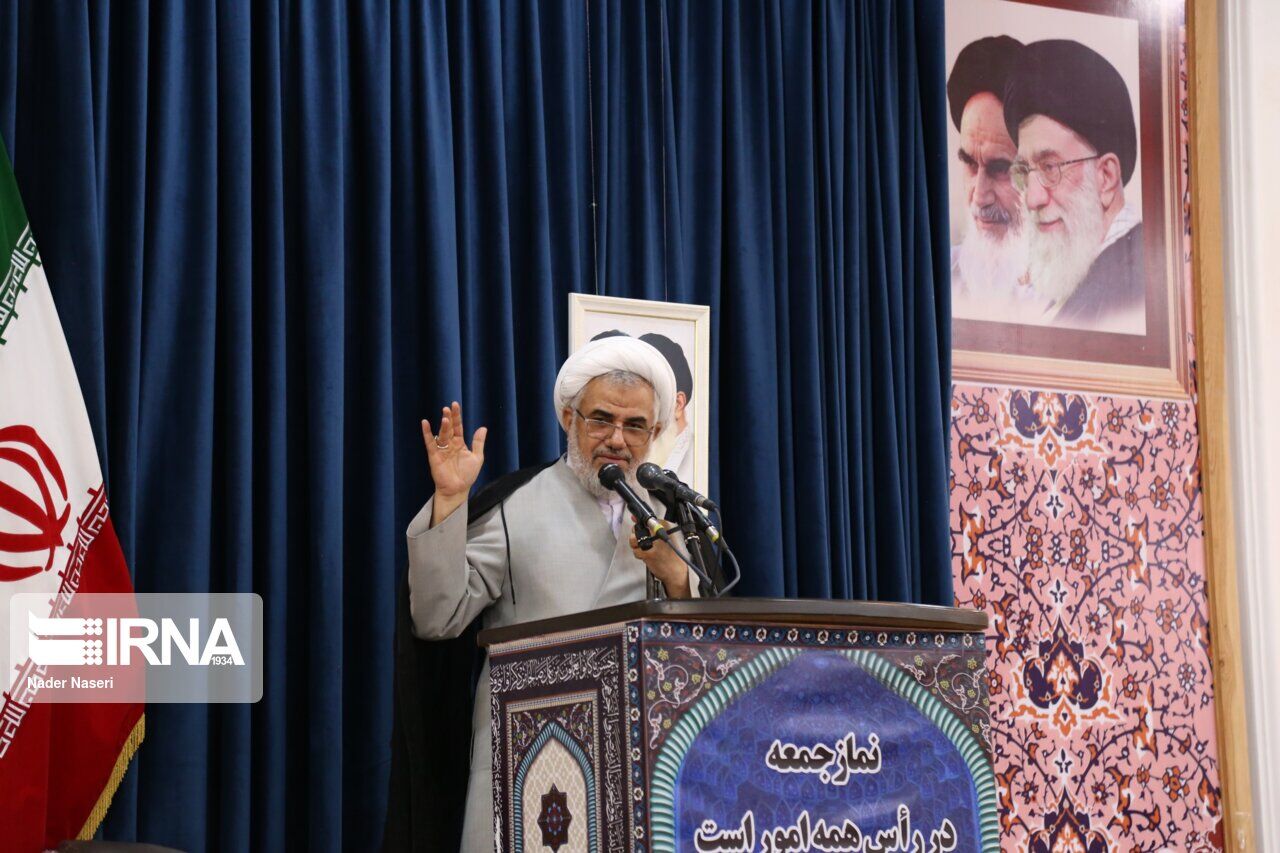 امام جمعه بندرعباس: الگوی مدیریت جهادی باید همیشگی باشد