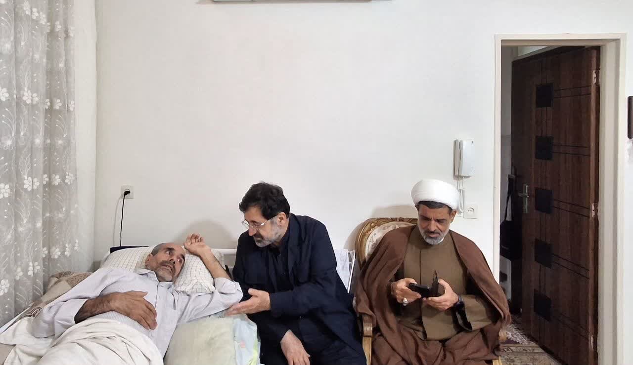 عیادت استاندار قم از کارگر جانباز حادثه تروریستی شهرک صنعتی محمودآباد
