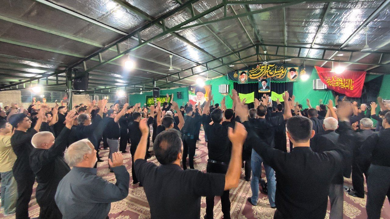 طنین نوای سوگواری در «حسینیه ایران»؛ برگزاری آیین‌های شب اربعین در یزد