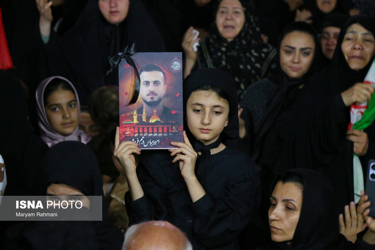 برگزاری آیین وداع با پیکر شهید امیر عباس درهم‌فروش در همدان