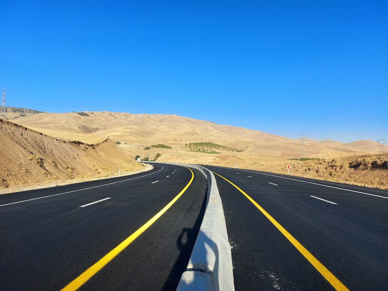 شتاب‌بخشی به تکمیل طرح‌های راهسازی گچساران با جذب سرمایه‌گذار و جهش اعتبارات