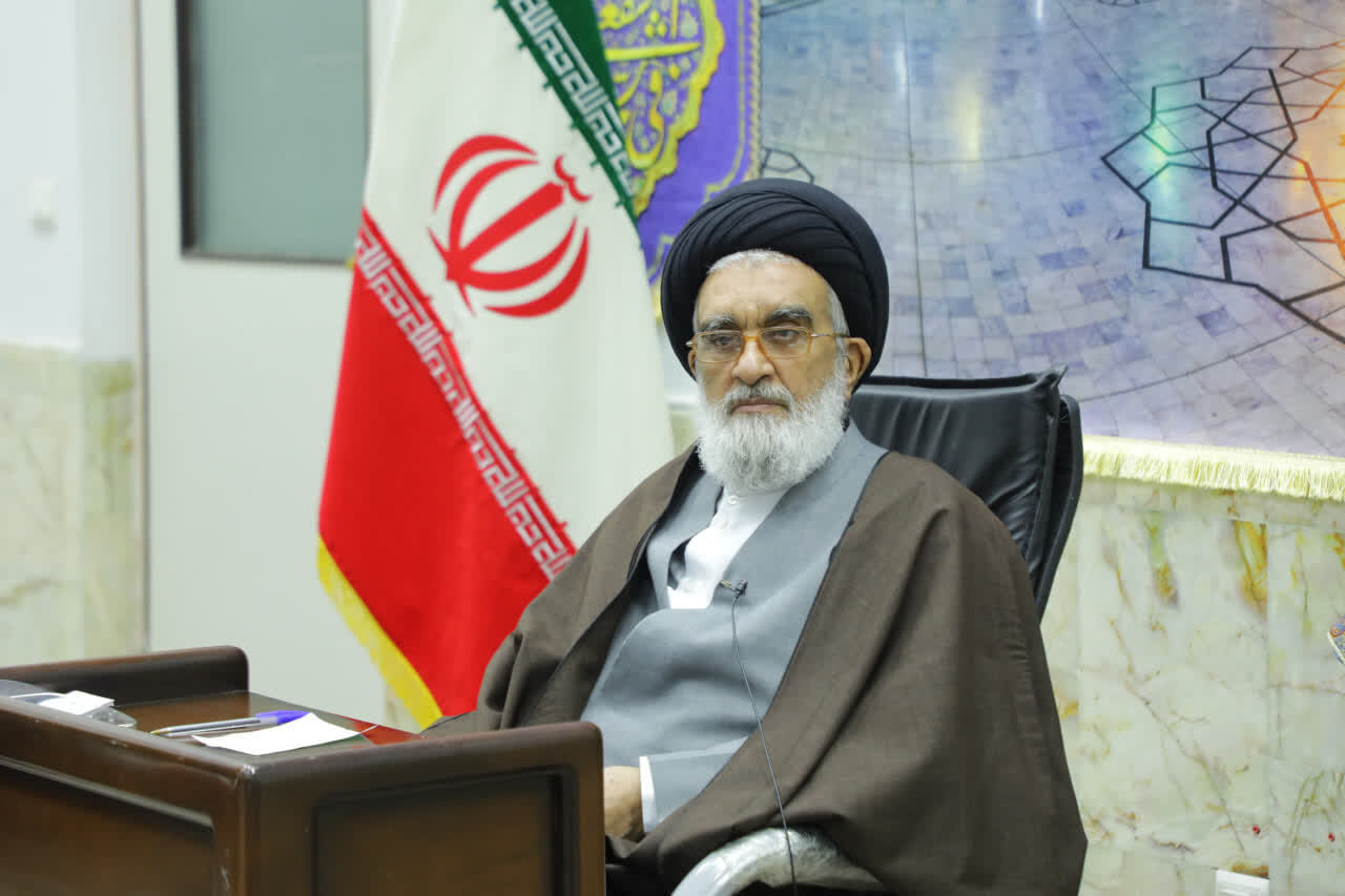 امام‌جمعه قم: روایتگری مسئولانه خبرنگاران به تقویت همبستگی کمک می‌کند