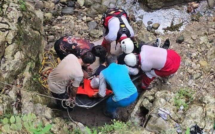 سقوط خودروی باری به رودخانه در عباس‌آباد مازندران با ۹ مصدوم