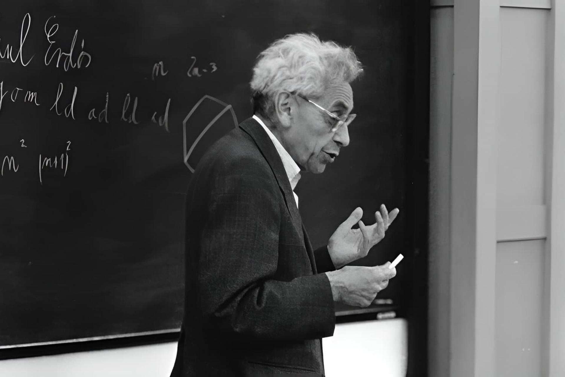 داستان شگفت‌انگیز پل اردوش؛ ریاضی‌دان بی‌خانمانی که دنیای دیجیتال را تغییر داد