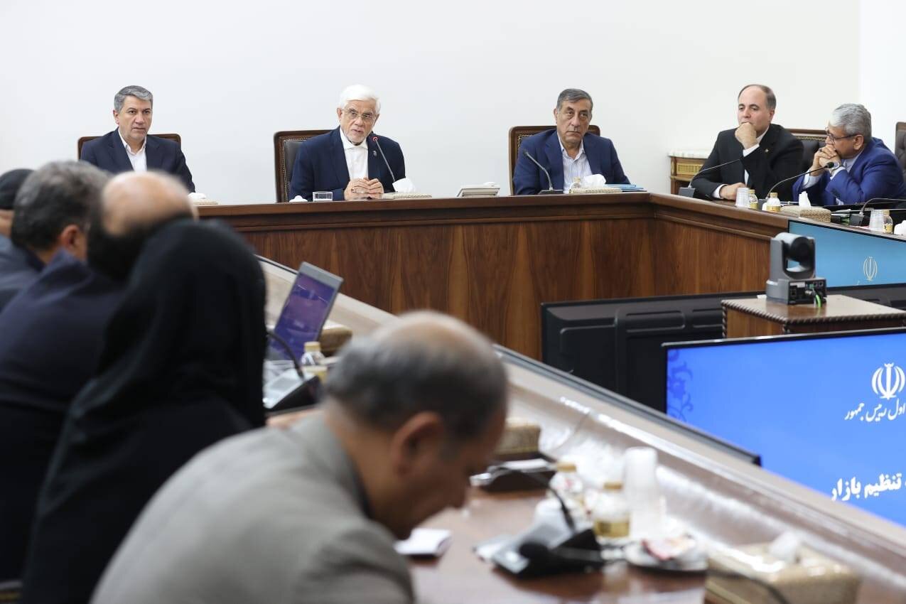 عارف: ایران قانون‌گراست اما از حقوق خود در تنگه هرمز کوتاه نمی‌آید