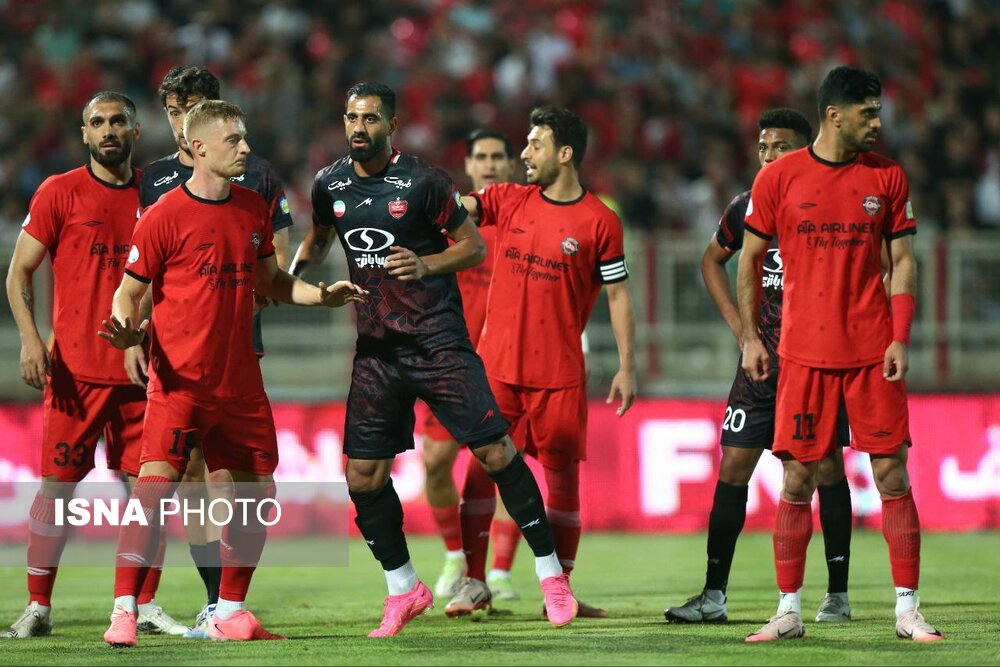 لیگ برتر فوتبال ایران؛ تقابل حساس تراکتور و پرسپولیس بدون تماشاگر در تبریز