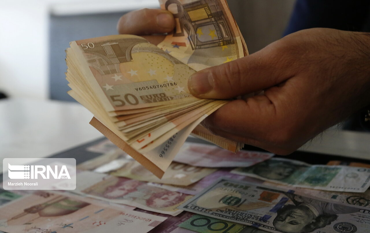 مداخله بانک مرکزی در بازار ارز؛ راهکارهای مدیریت نوسانات و اصلاح ساختار