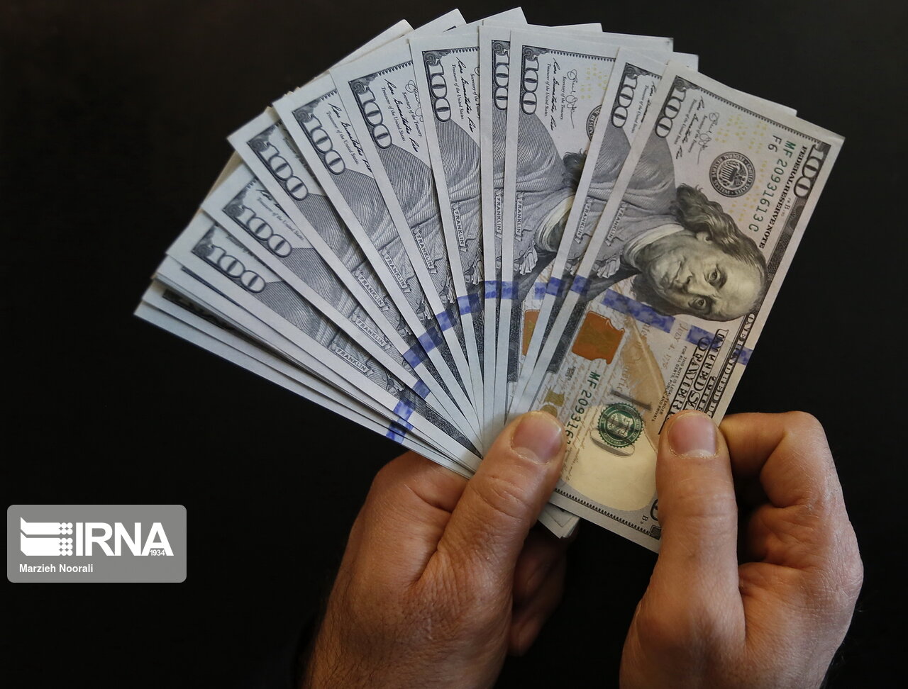 افزایش سقف فروش ارز به اشخاص حقوقی به ۵ هزار یورو توسط بانک مرکزی