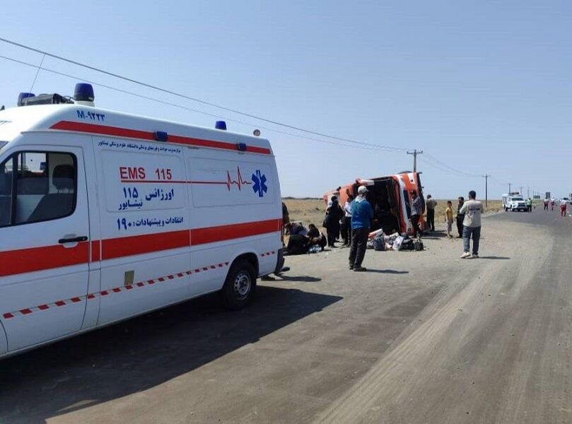 واژگونی اتوبوس در محور سبزوار-نیشابور؛ ۴۶ نفر مصدوم شدند