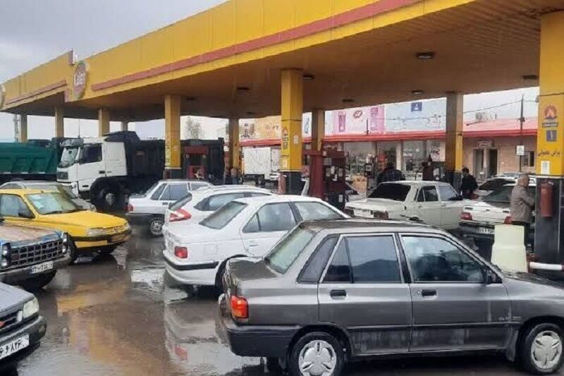 پنج جایگاه عرضه آزاد بنزین در مشهد شبانهروزی فعالیت میکنند