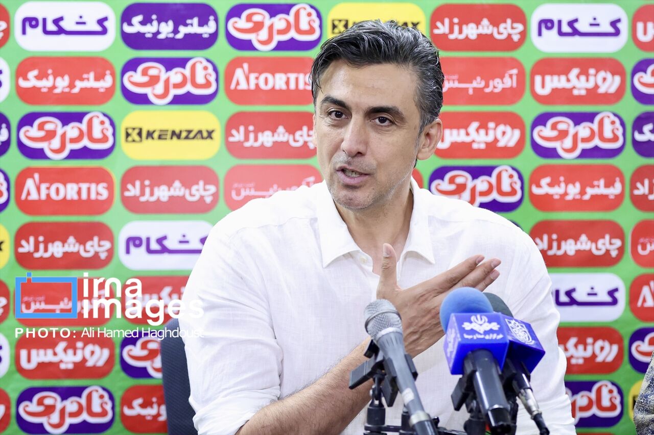 انتقاد شدید سیدمهدی رحمتی از داوری در بازی تراکتور و گلگهر سیرجان