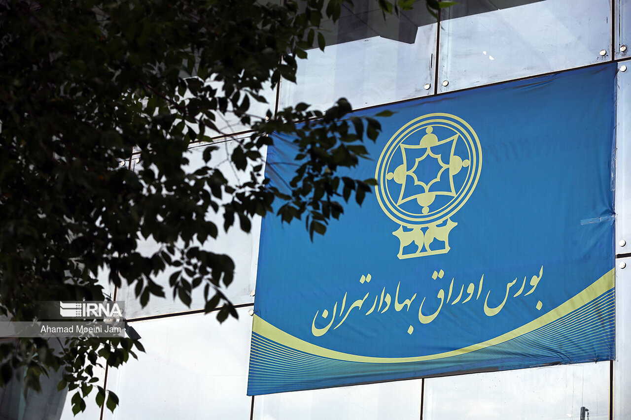 شاخص کل بورس تهران به کانال ۶.۷ میلیون واحدی رسید