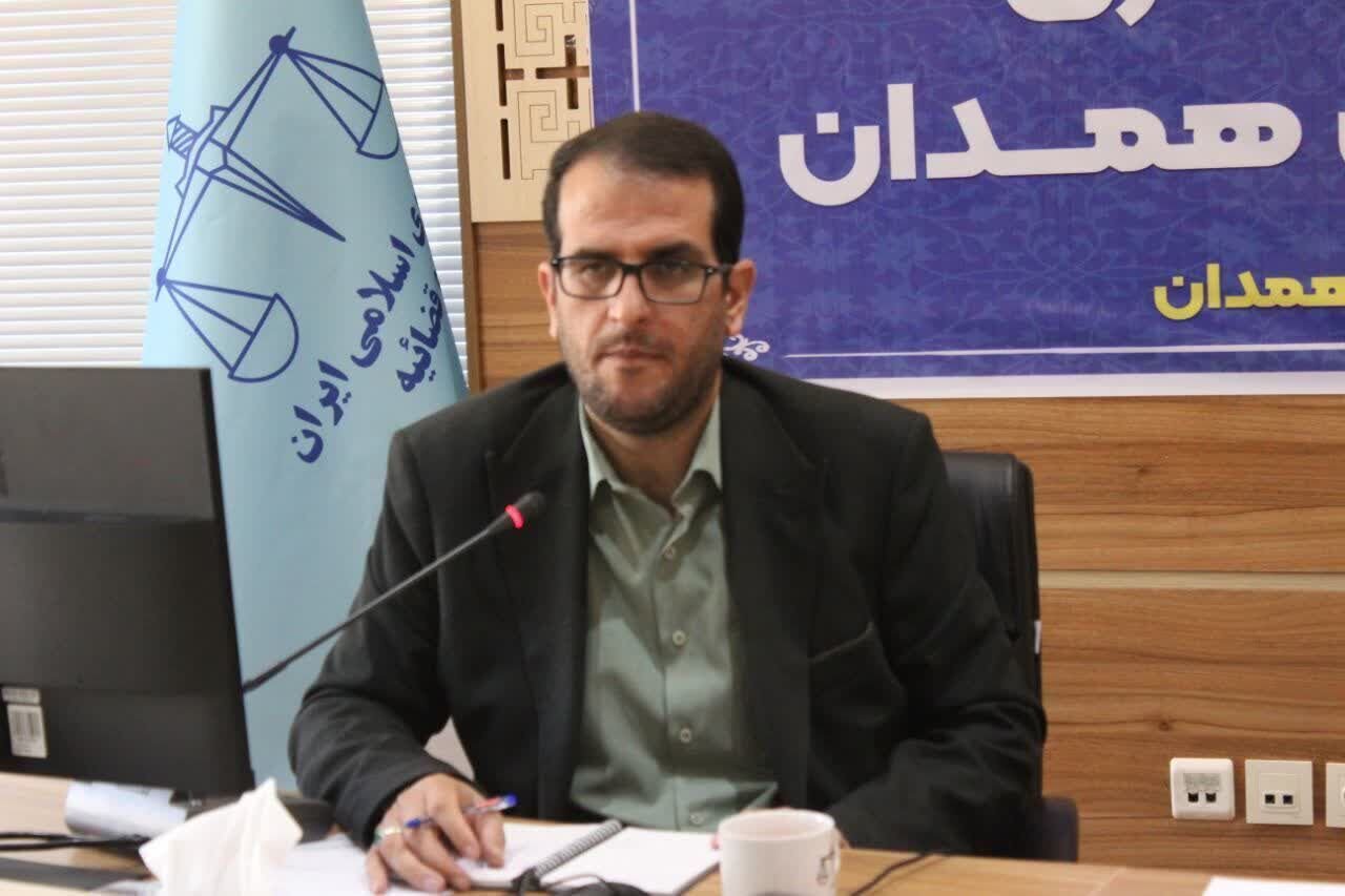 حادثه در میدان امام همدان؛ خودآسیبرسانی جوانی تحت نظر مراجع قضایی