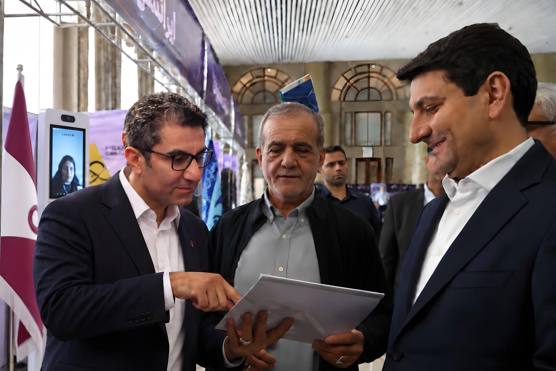 رایتل در رویداد یک ایران متصل؛ بهرهبرداری از ۴۱ سایت جدید LTE در ۱۶ استان