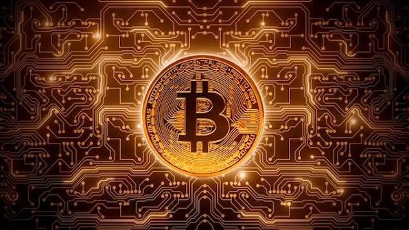 بیت‌کوین و الگوی تقاطع طلایی؛ آیا مسیر برای صعود به ۱۰۰ هزار دلار هموار است؟