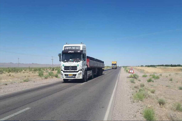 پایش بیش از ۱۵۰۰ خودروی ناوگان باری در جاده‌های خوزستان و شناسایی تخلفات