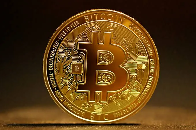 بیت کوین در میان مقاومت‌های سنگین؛ ۹ میلیارد دلار سود نهنگ‌ها بازار را نگران کرد