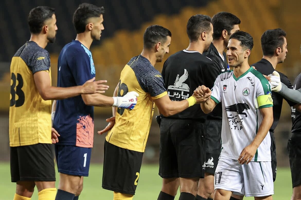 دربی اصفهان؛ احمد محمدی داور وسط تقابل سپاهان و ذوب‌آهن شد