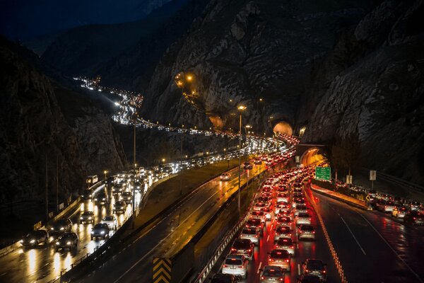ترافیک پرحجم در محورهای هراز، کندوان و سوادکوه؛ گزارش وضعیت جاده‌های مازندران