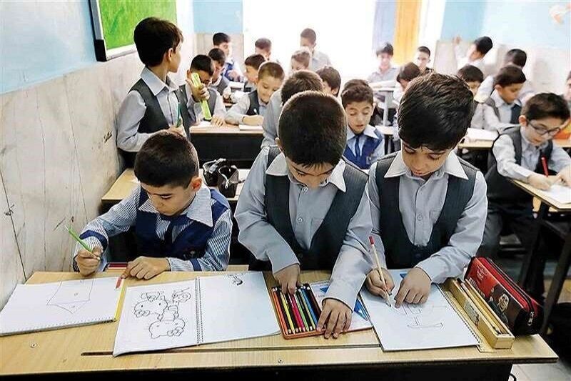 افزایش تقاضا برای مدارس دولتی کرمان؛ چالش تراکم کلاس‌ها و هزینه‌های آموزشی