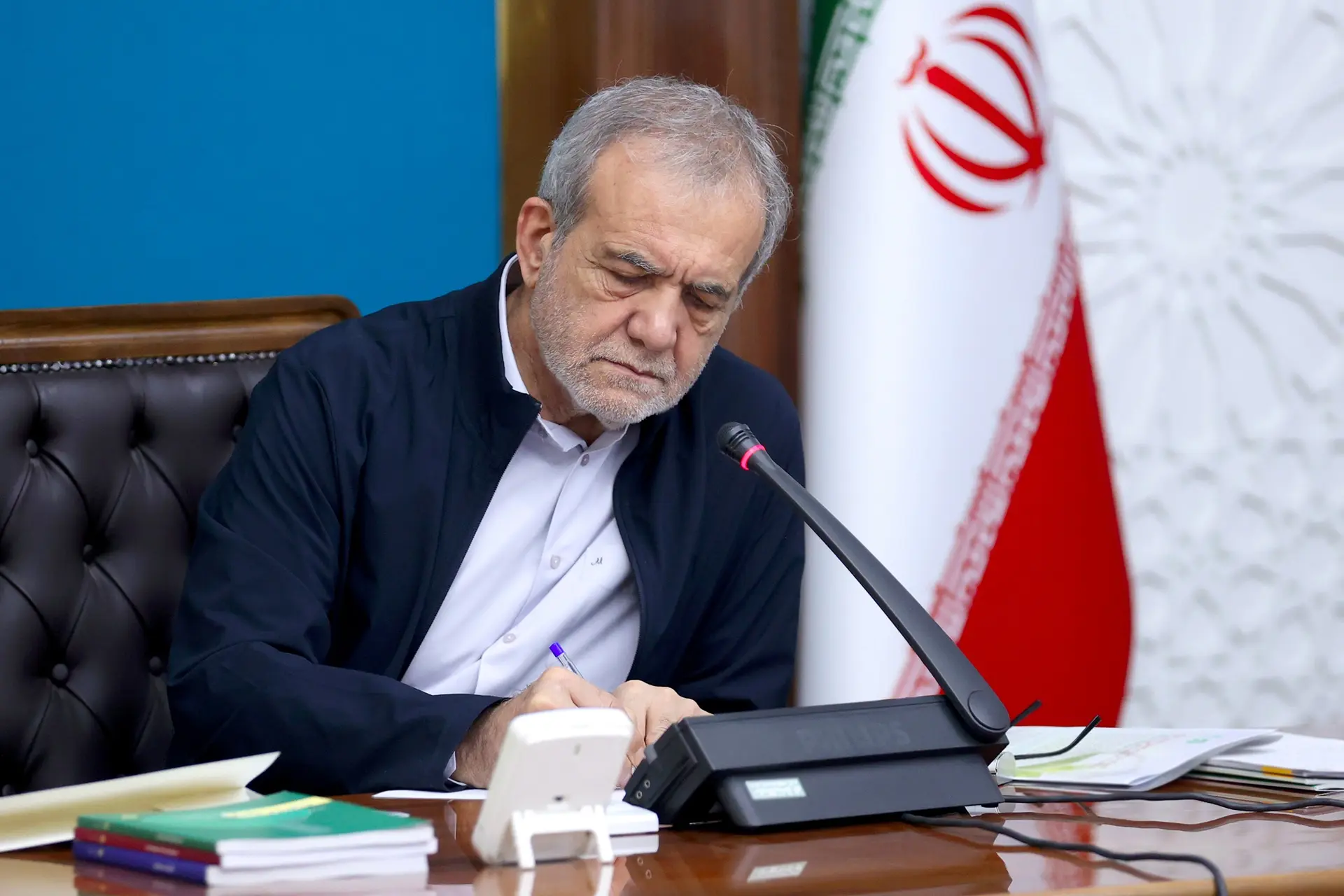 دستور رئیس‌جمهور برای کاهش مصرف سوخت؛ اجرای طرح دورکاری و روز بدون خودرو در دولت