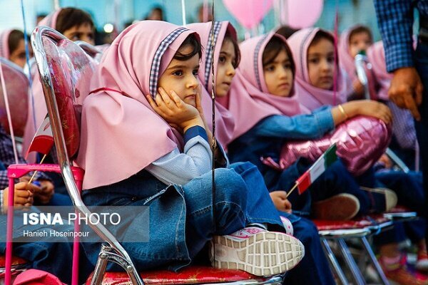 مدارس خوزستان با چالش تراکم کلاس‌های ۴۵ نفره و کمبود معلم روبرو هستند
