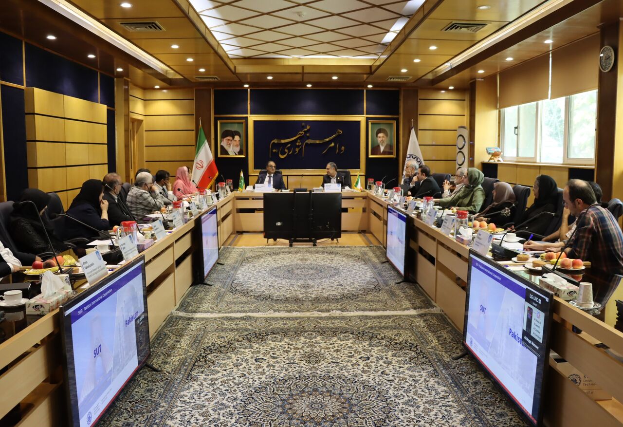 توسعه همکاری‌های علمی و فناورانه میان دانشگاه صنعتی شریف و مراکز علمی پاکستان
