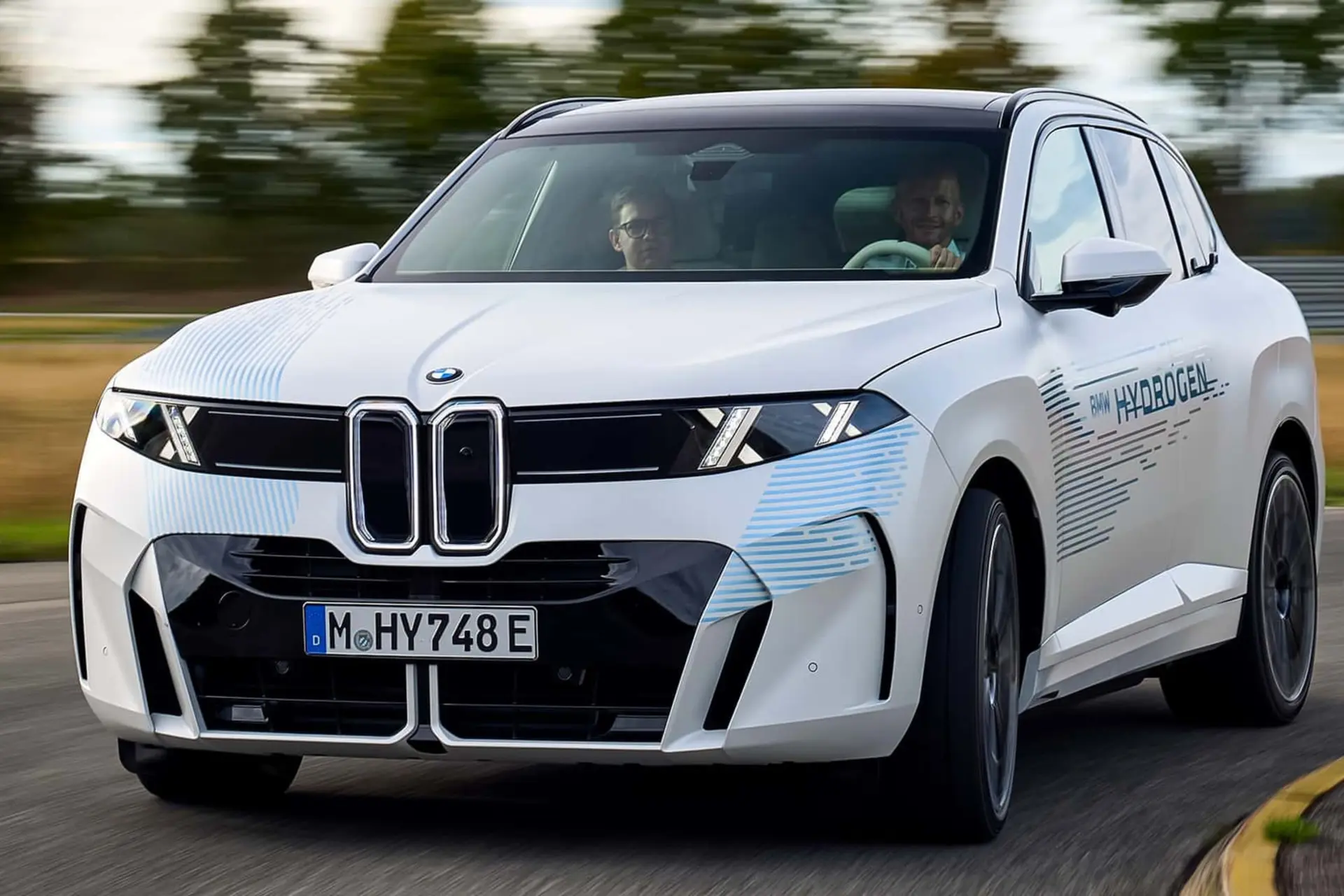 بی‌ام‌و خودرو هیدروژنی iX5 Hydrogen را با پیمایش ۷۵۰ کیلومتری معرفی کرد