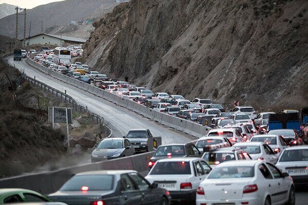 ترافیک سنگین در جاده چالوس و آزادراه تهران-شمال؛ آخرین وضعیت محورهای شمالی