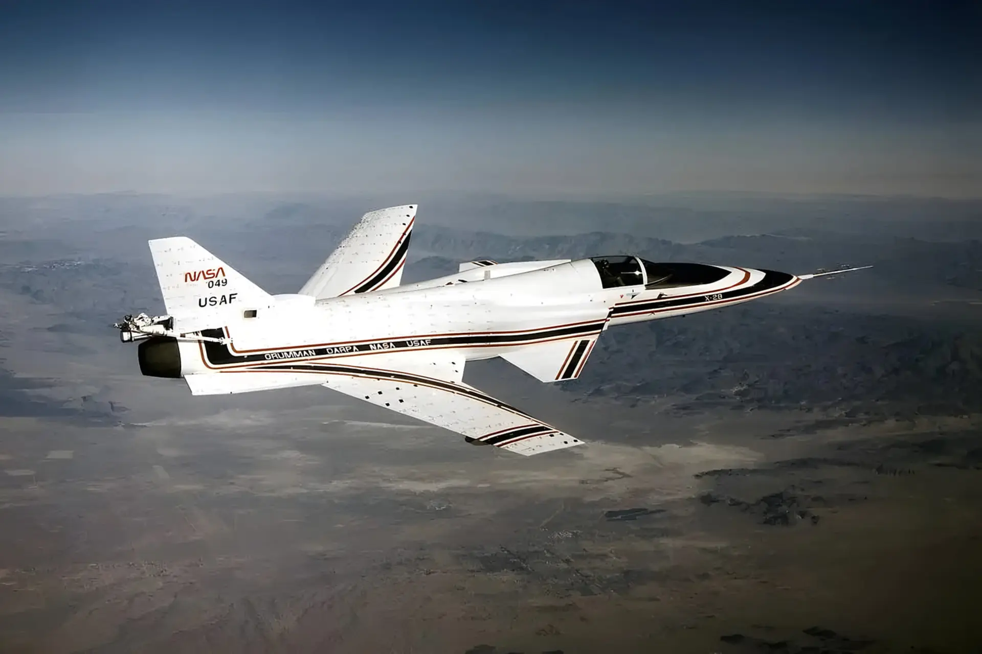 هواپیمای X-29 ناسا؛ پرنده‌ای ناپایدار که با قدرت کامپیوتر در آسمان می‌ماند