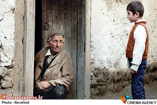 فیلم «خانه دوست کجاست؟» اثر عباس کیارستمی در سینماهای روباز آتن اکران شد