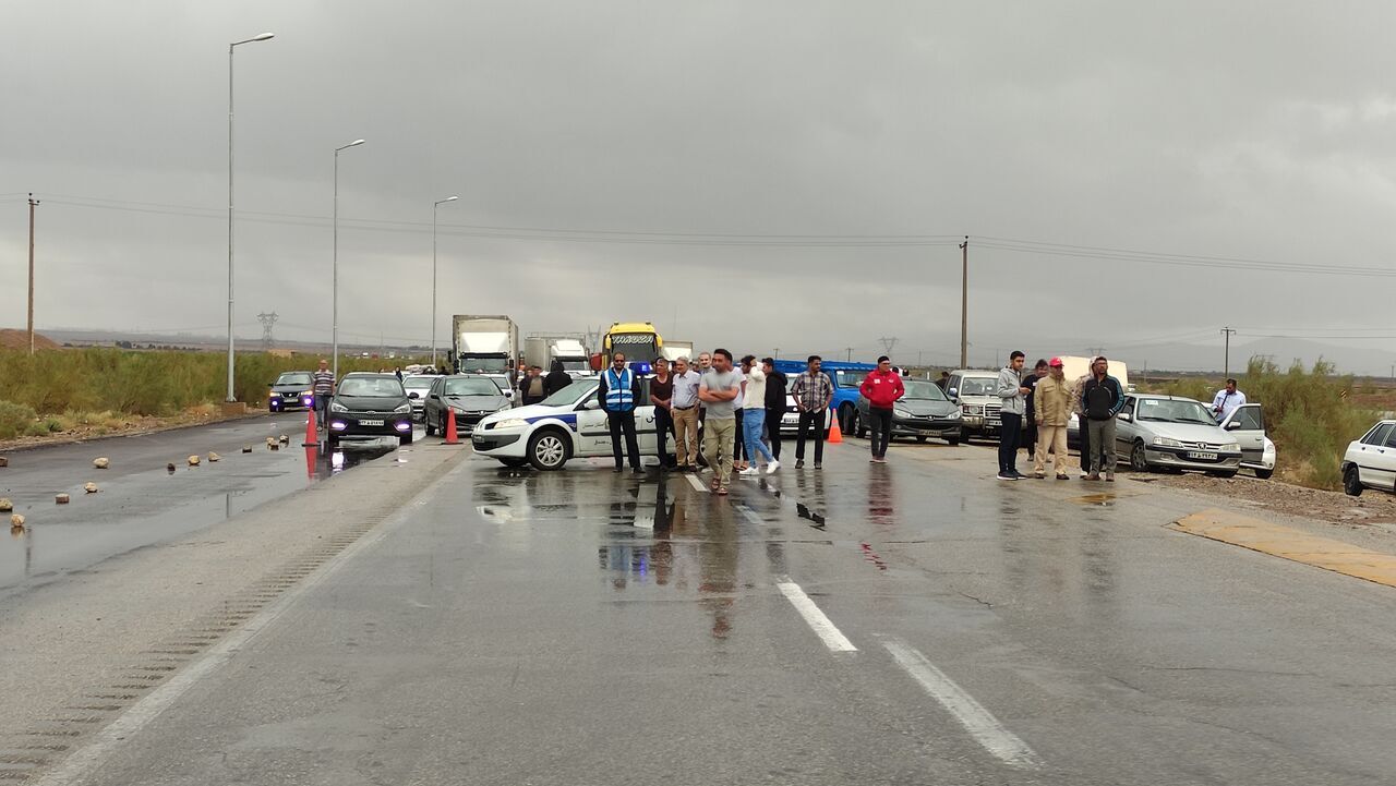 بازگشایی مسیرهای ارتباطی مسدودشده در گنبدکاووس و مراوه‌تپه پس از سیل