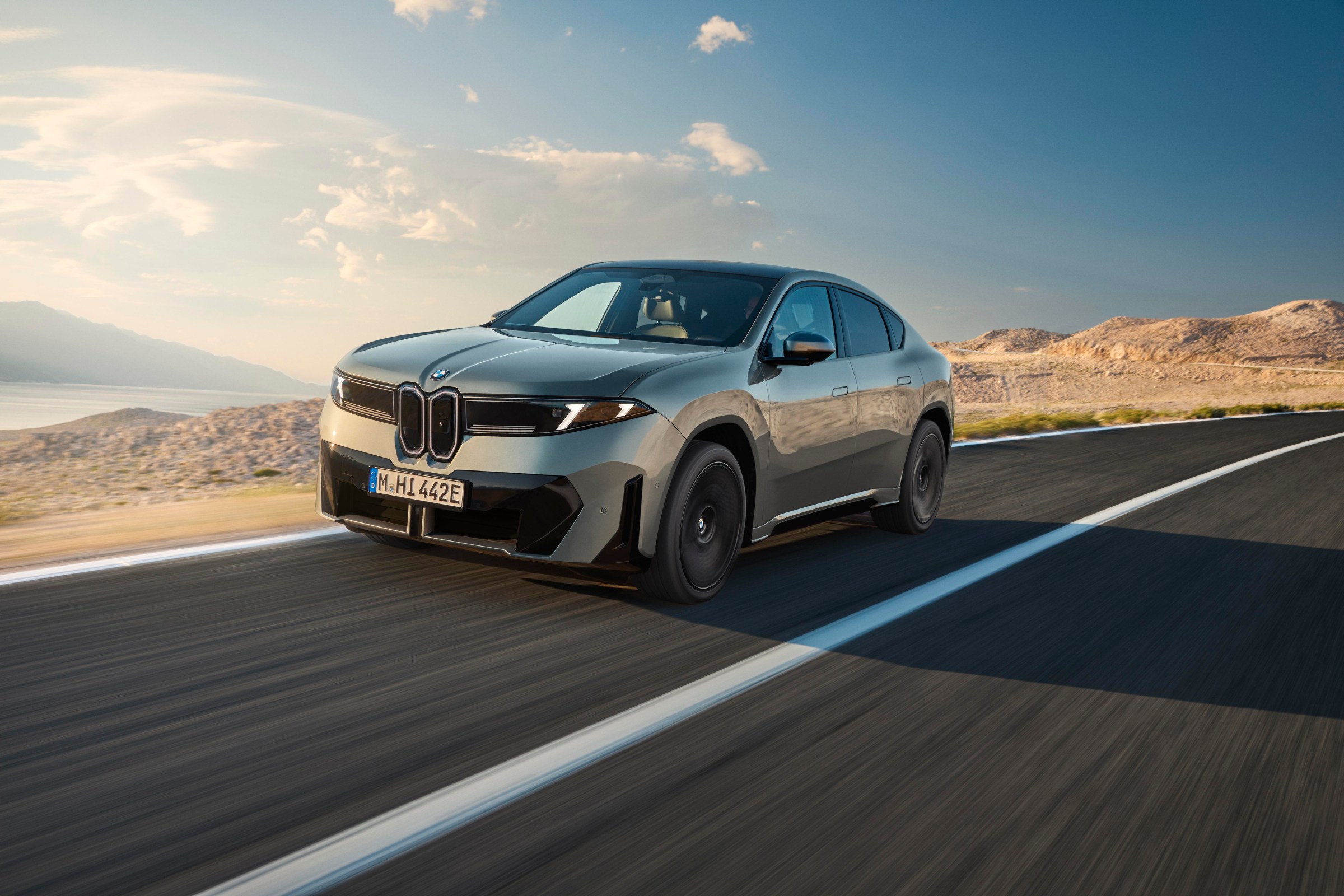 BMW iX4؛ سلاح جدید آلمان برای مقابله با تسلط خودروهای الکتریکی چین