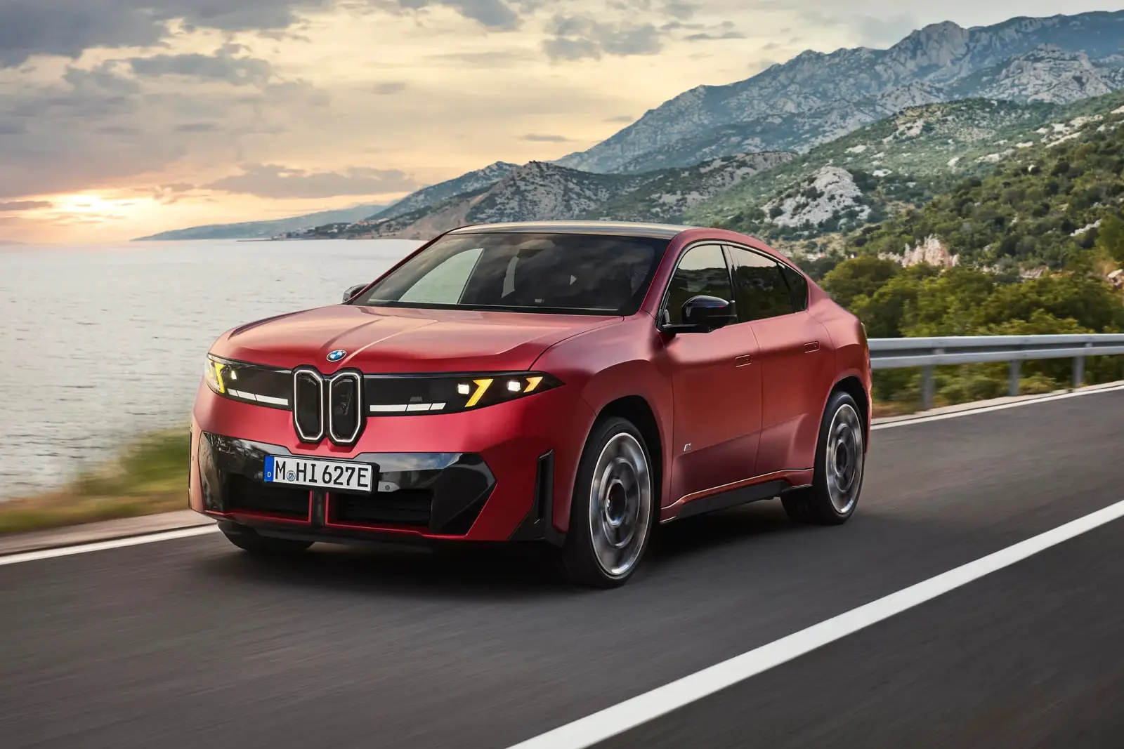 رونمایی از BMW iX4؛ شاسی‌بلند برقی قدرتمند با برد ۶۸۸ کیلومتر