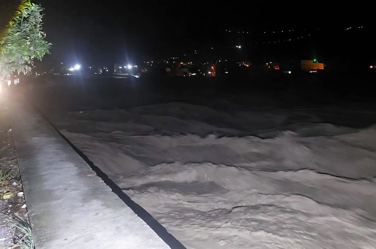 بارش شدید باران در گلستان؛ آماده‌باش کامل و گرفتار شدن خودروها در سیلاب