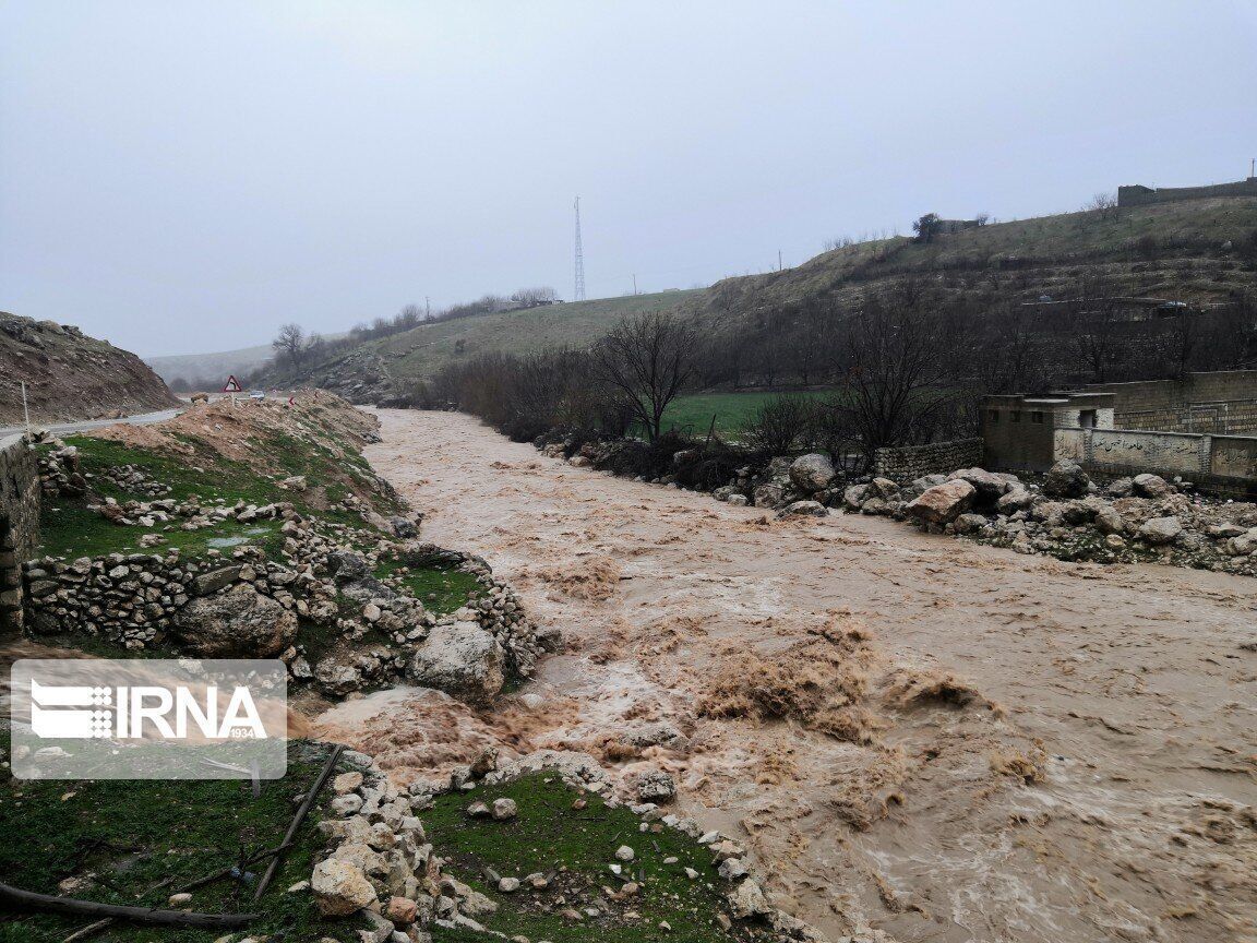 خسارت سیلاب در مازندران؛ شکستگی پل میانشال و انسداد مسیرهای سوادکوه شمالی