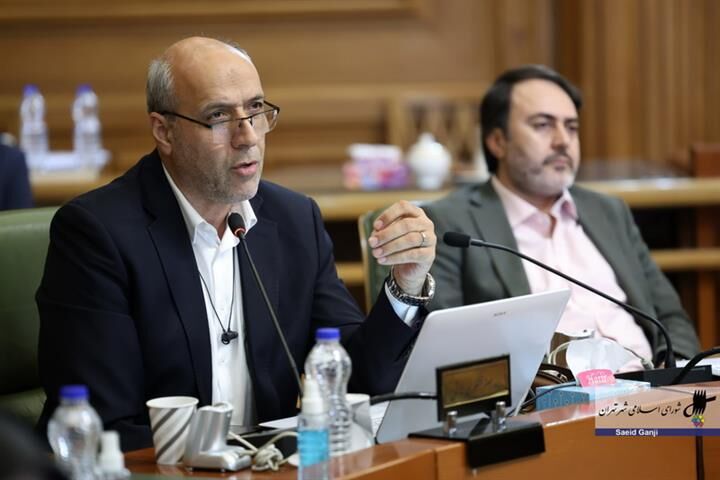 شهرداری تهران نباید به تصدی‌گری ایستگاه‌های شارژ برقی روی بیاورد