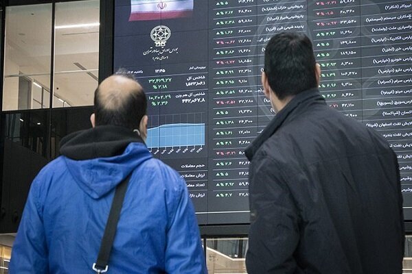 افت شاخص کل بورس در واکنش به تهدیدات ترامپ و خروج ۸۰۰ میلیارد تومان پول