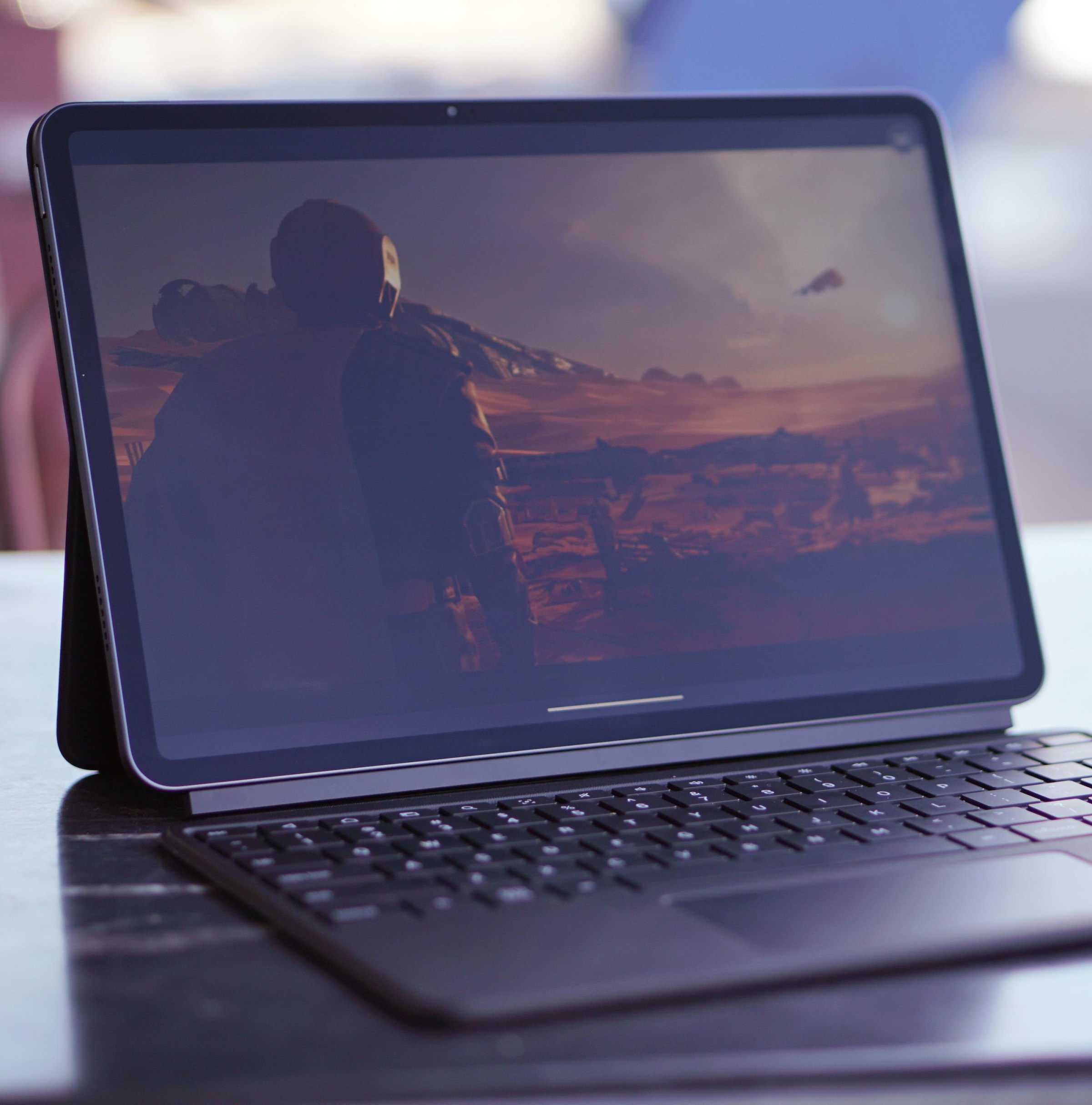 بررسی تبلت Alexa Tablet 12 Pro؛ نمایشگر خیرهکننده در تله تبلیغات آمازون