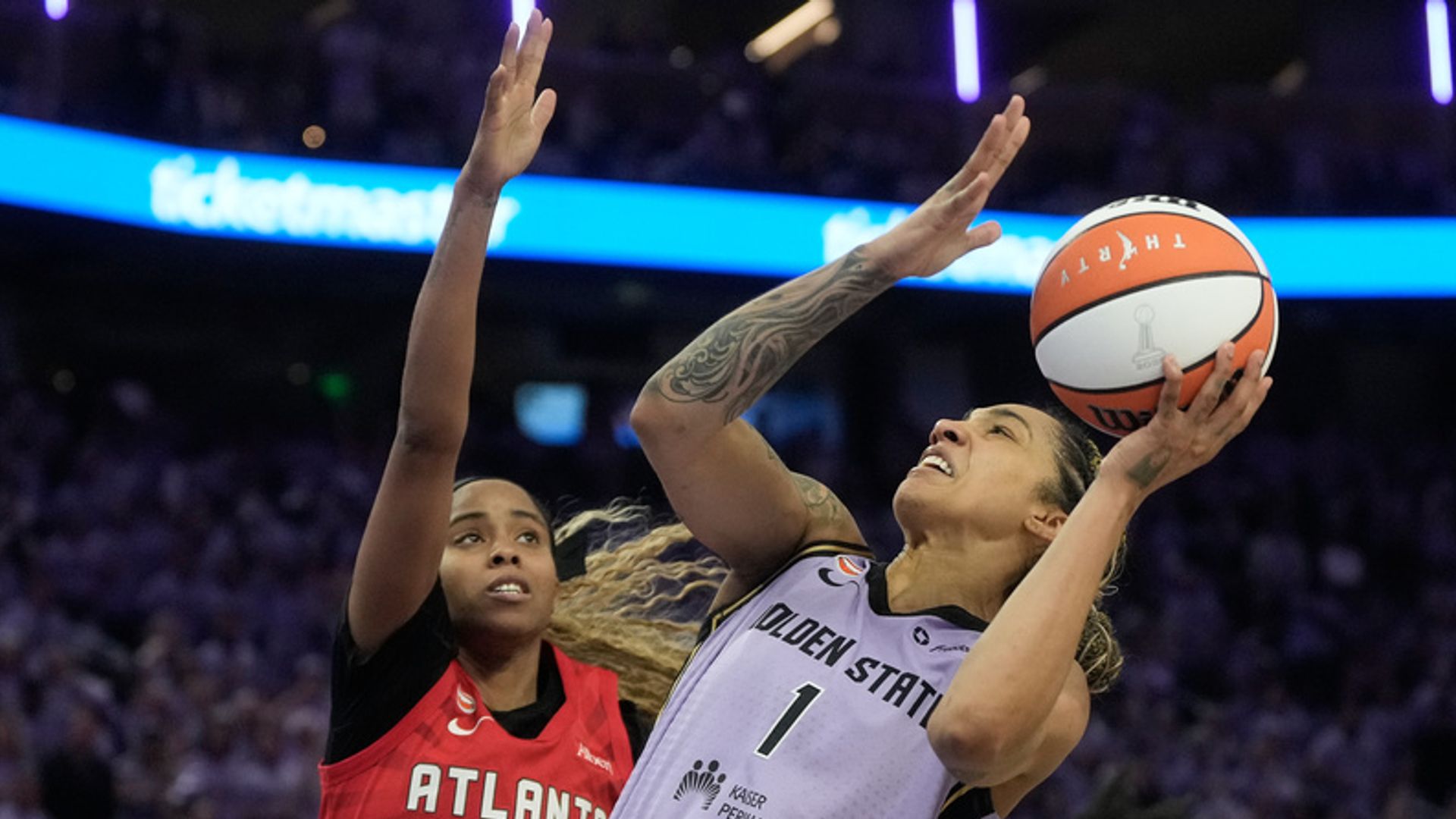 گلدن استیت والکایریز با درخشش گبی ویلیامز بازی اول فینال WNBA را برد