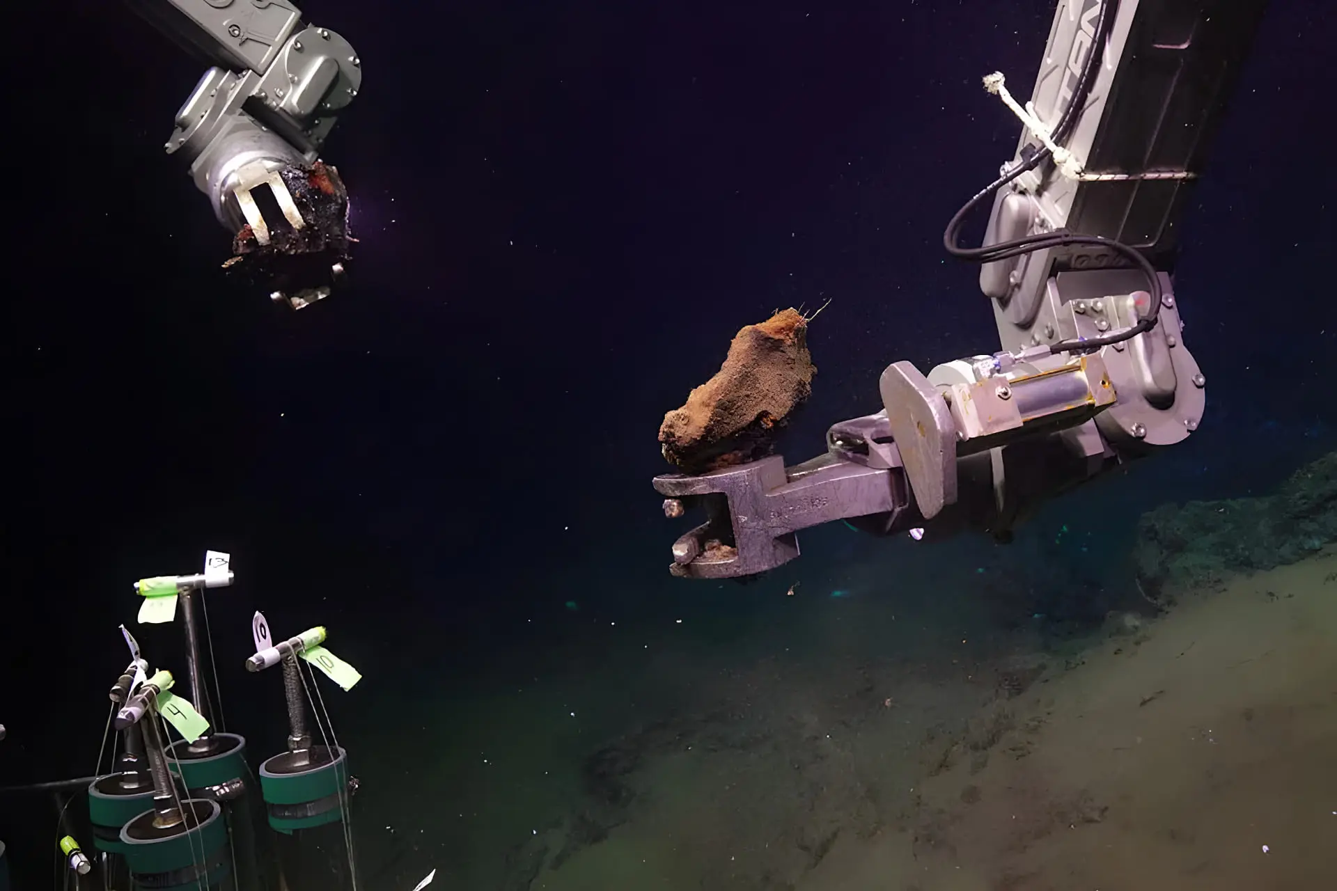 خطر خوداحتراقی در معدنکاری زیرآبی؛ آتش گرفتن سنگهای سولفیدی